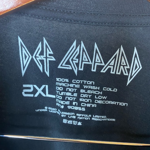 Black Def Leppard Crop Tee with Neon Colors - NWT - SIZE XXL - Picture 3 of 6